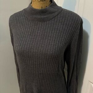 Vintage Gray Ribbed Turtleneck Sweater